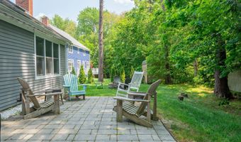 24 Surrey Ln, Falmouth, ME 04105