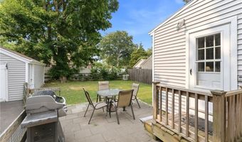 34 Platt St, Bristol, RI 02809