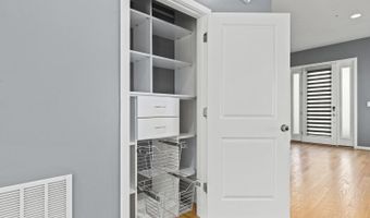 120 CAMBRIA Walk, Alexandria, VA 22304
