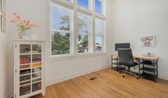 433 SW B St, Bentonville, AR 72712