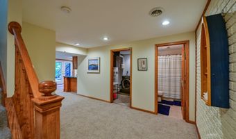 5 Warwick Ln, Athens, OH 45701