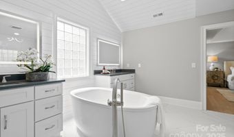 6910 Providence Ln W, Charlotte, NC 28226