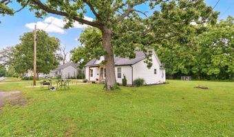 430 S Oak Ave, Aurora, MO 65605