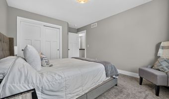 5816 Allerton Dr, Ames, IA 50014
