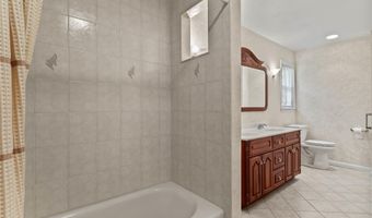 5 Daisy Ct, Airmont, NY 10901