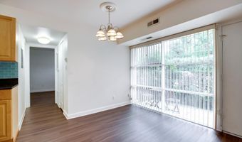 4965 AMERICANA Dr 104, Annandale, VA 22003