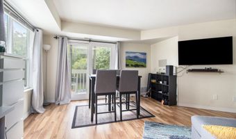 2221 S Huron Pkwy 2, Ann Arbor, MI 48104