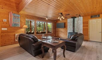 9 PINE St, Alpine, WY 83128