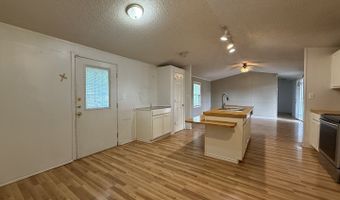 723 Kayroe Rd, Adkins, TX 78101