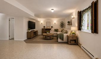 7 Springlake Ct, Ballwin, MO 63011