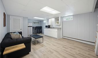 34 Foxhill Ave, Bristol, RI 02809