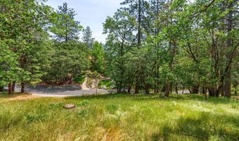 390 Strawberry Ln, Ashland, OR 97520