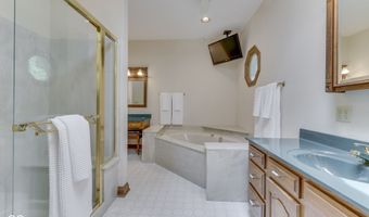 8888 Classic View Dr, Indianapolis, IN 46217