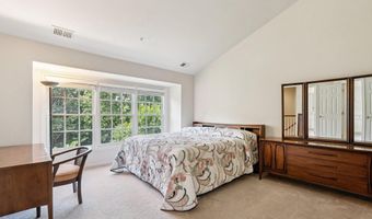 817 OAK KNOLL Ter, Rockville, MD 20850