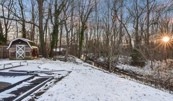 566 Morley Ct, Belford, NJ 07718