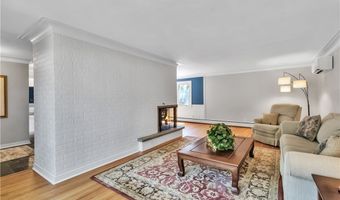 21 Tee Ct, Amherst, NY 14221