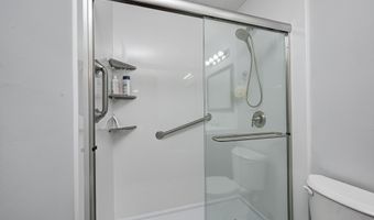 555 Hyannis Dr, Avon, IN 46123