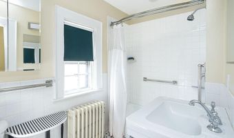 10 Bull St, Newport, RI 02840