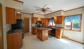 610 7th Ave, Ackley, IA 50601
