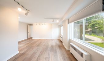 100 N Lake Shore Dr, Brookfield, CT 06804