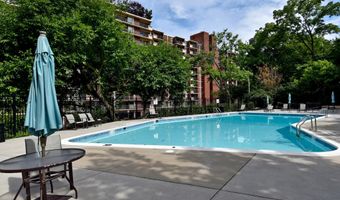 1300 S ARLINGTON RIDGE Rd 204, Arlington, VA 22202
