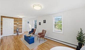 207 Mendon Rd, Cumberland, RI 02864