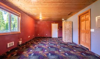 1135 1ST St NE, Bandon, OR 97411