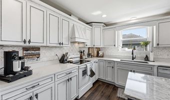 800 Kaitlynn Ave, Anamosa, IA 52205