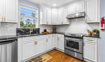 7 Jill Ct, East Providence, RI 02915