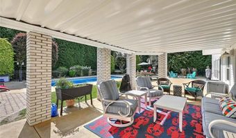 102 Cranberry Ter, Cranston, RI 02921