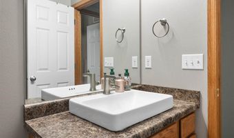 1005 Twilight Dr, North Liberty, IA 52317