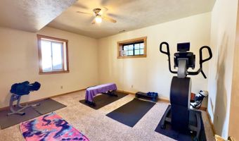 300 Round Up Ln, Bakersfield, MO 65609