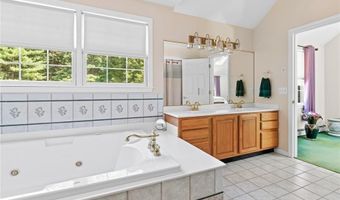 14 Bourget Ct, North Smithfield, RI 02896