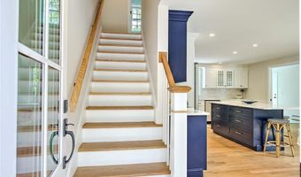 1 Cheshire Dr, Barrington, RI 02806