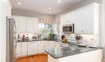 167 Meadow Ln, Middletown, RI 02842