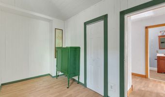 58 Grove St Ext, Branford, CT 06405