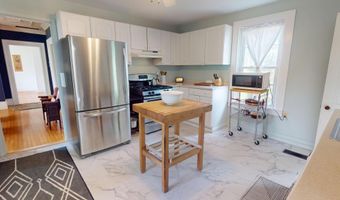 21 Fern St, Bangor, ME 04401