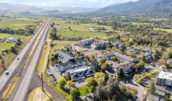 993 Mountain Meadows Dr, Ashland, OR 97520
