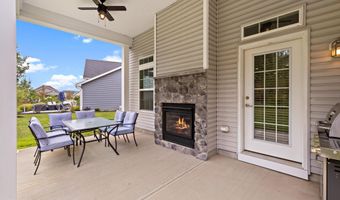 21 AURORA Cir, Barnegat, NJ 08005