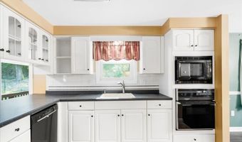 129 Cambridge Rd, Bedford, NH 03110
