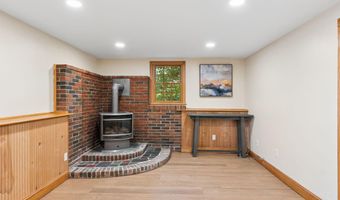836 Old Post Rd, Arundel, ME 04046