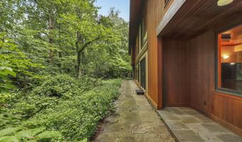 6921 AYR Ln, Bethesda, MD 20817
