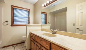 35 Fenchurch Dr, Bella Vista, AR 72715