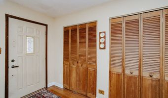 1849 W Spring Ridge Dr, Arlington Heights, IL 60004