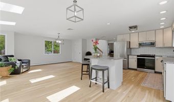 5 Aurora Dr, Cumberland, RI 02864