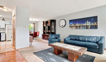 931 Perry Dr, Algonquin, IL 60102