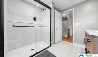 3146 Club Dr, Allentown, PA 18103