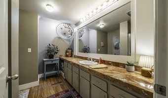 1000 Ivy Ln, Ashland, OR 97520