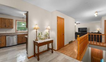 108 N Maple Ave, Brandon, SD 57005