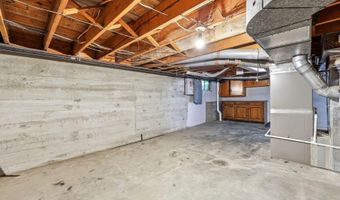 1007 Evergreen Rd, Anchorage, KY 40223